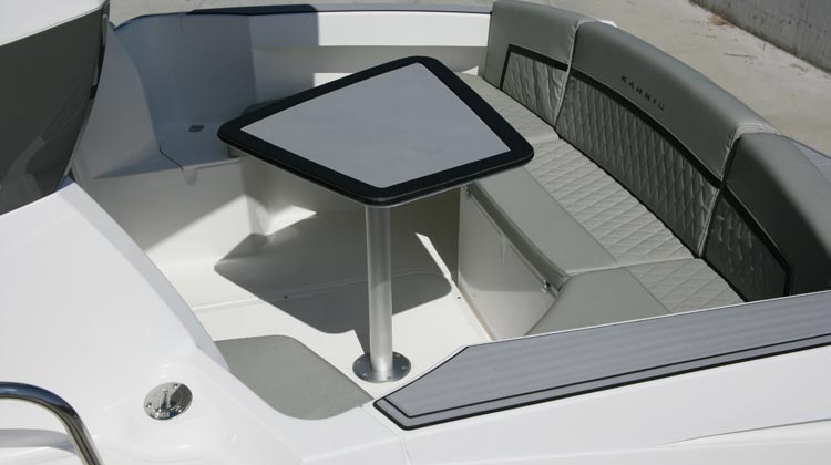 Aft cockpit convertible to L-shape or U-shape dinette with optional cushion set